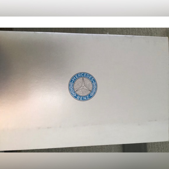 Mercedes Benz brochure 1977 - Picture 2 of 3